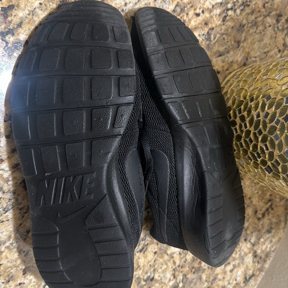 Nike Black Womens Running Shoes size 7Y/9W - Picture 4 of 4